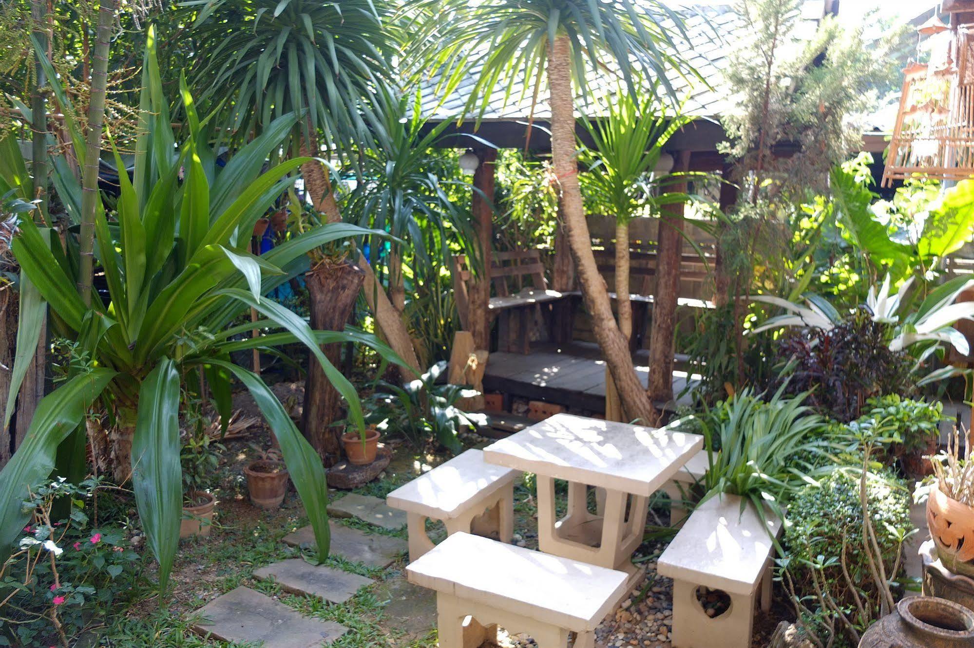 Saithong Guesthouse Chiang Mai Exteriör bild